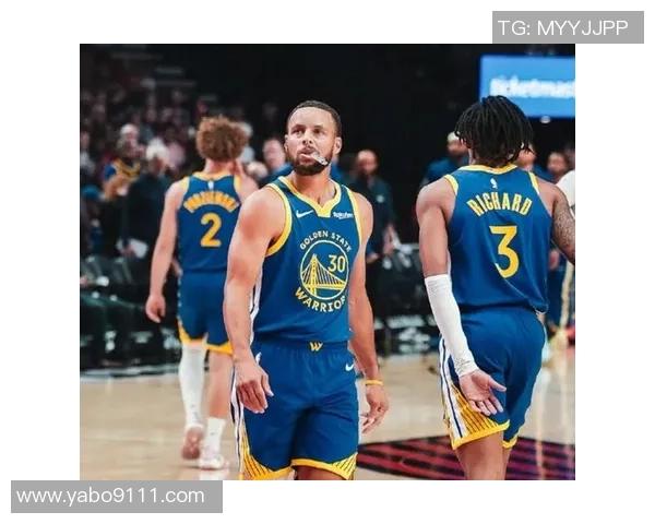 篮球明星在赛场上展现超凡技艺与激情碰撞的精彩瞬间